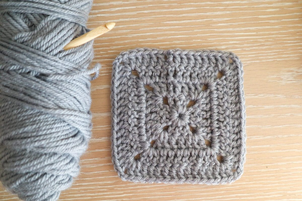 Basic Granny Square Rug Solid Granny Square - grannysquarefair.com